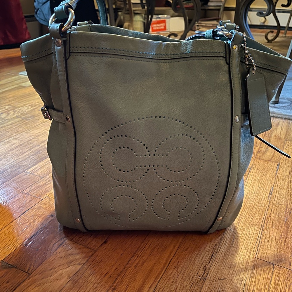 Coach large leather tote EUC